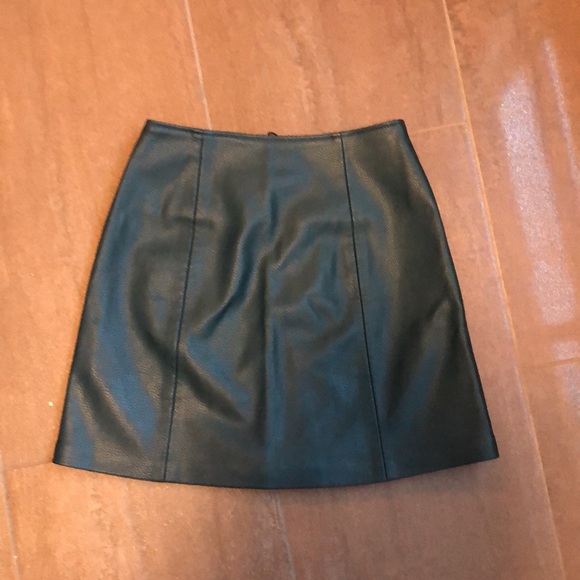 BERSHKA Forest hunter green vegan leather metal zipper mini skirt SIZE XS - Picture 3 of 3